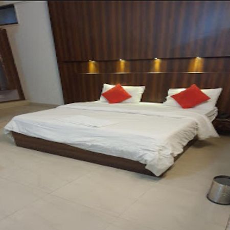 Hotel Pacific Grey By Wb Inn Lucknow Esterno foto