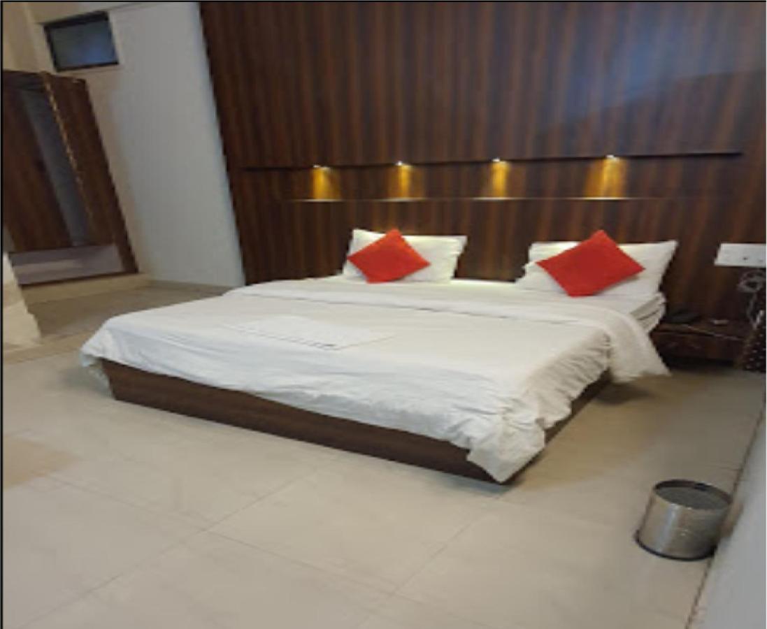 Hotel Pacific Grey By Wb Inn Lucknow Esterno foto